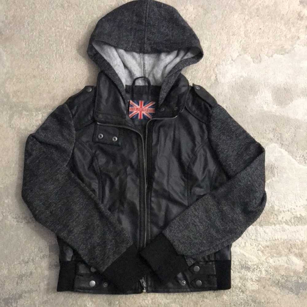 Leather jacket with warm sleeves